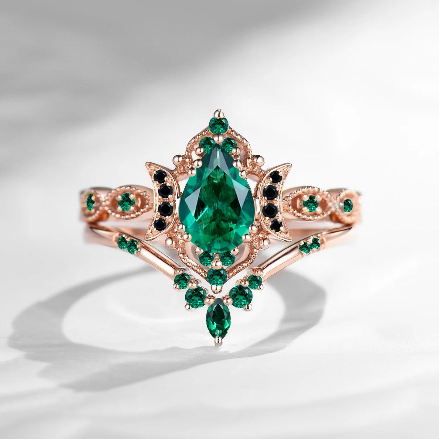 Customer-Made Elegant Pear-Cut Rose-Gold Emerald Engagement Ring Set