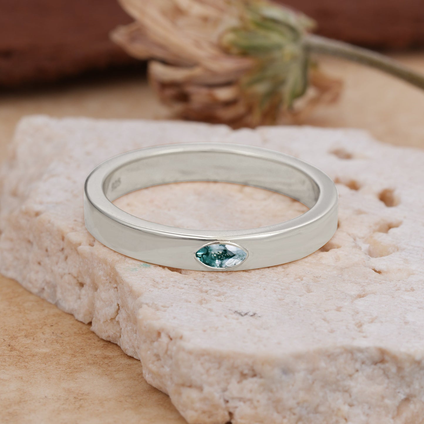 Iuxurious Oval Cut Moss Agate Wedding Band