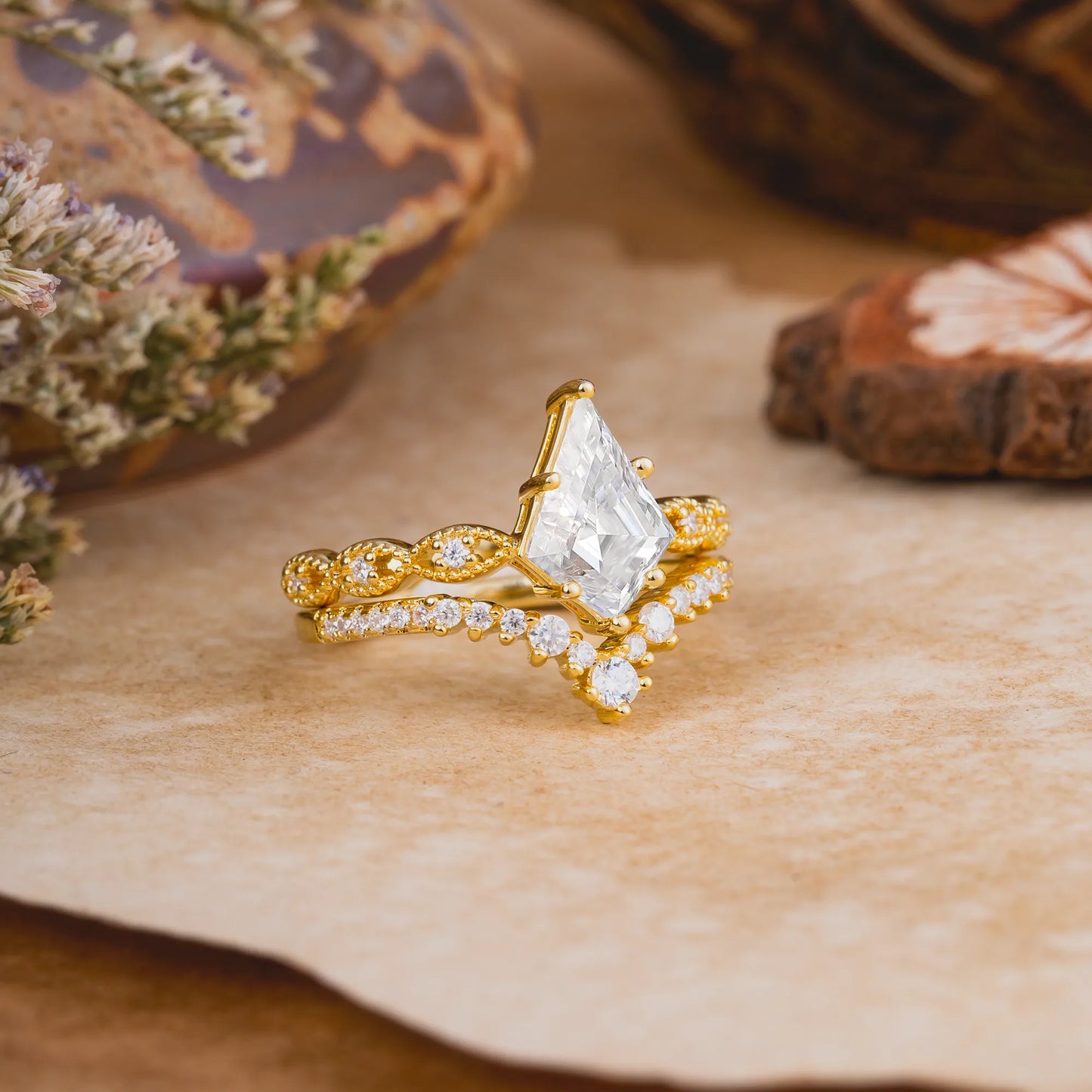 Luxury Vintage 6-Prong Kite-Cut Moissanite Engagement Ring Set