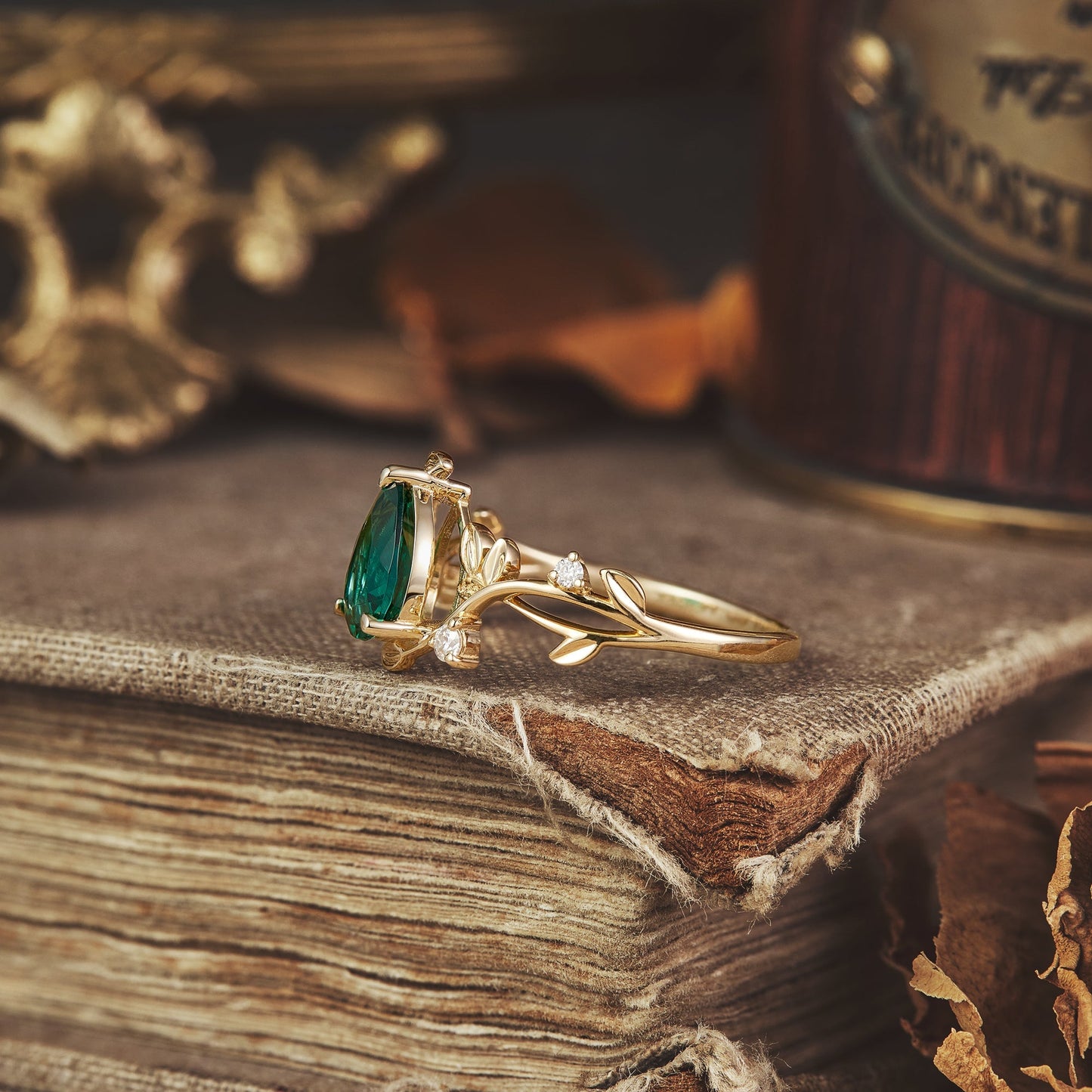 6x8mm Pear Cut Emerald Leaf Ring - Grace (925 Silver)