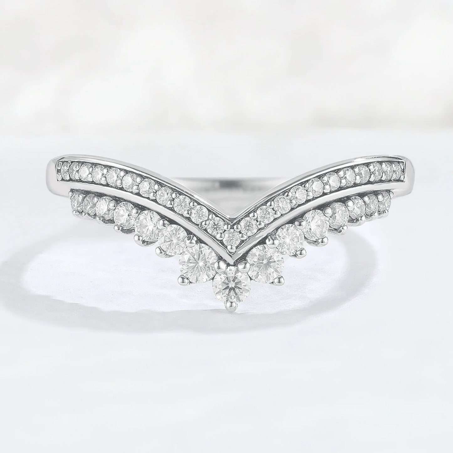 Chevron Round Cut Moissanite Stacking Stacking Ring