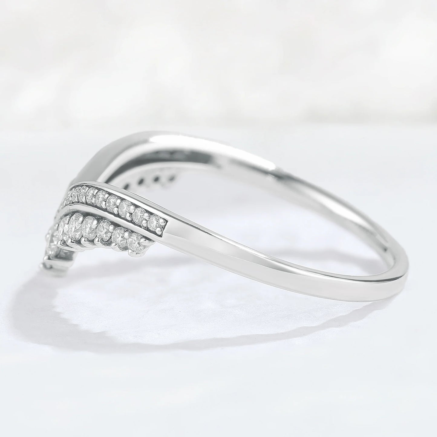 Chevron Round Cut Moissanite Stacking Stacking Ring