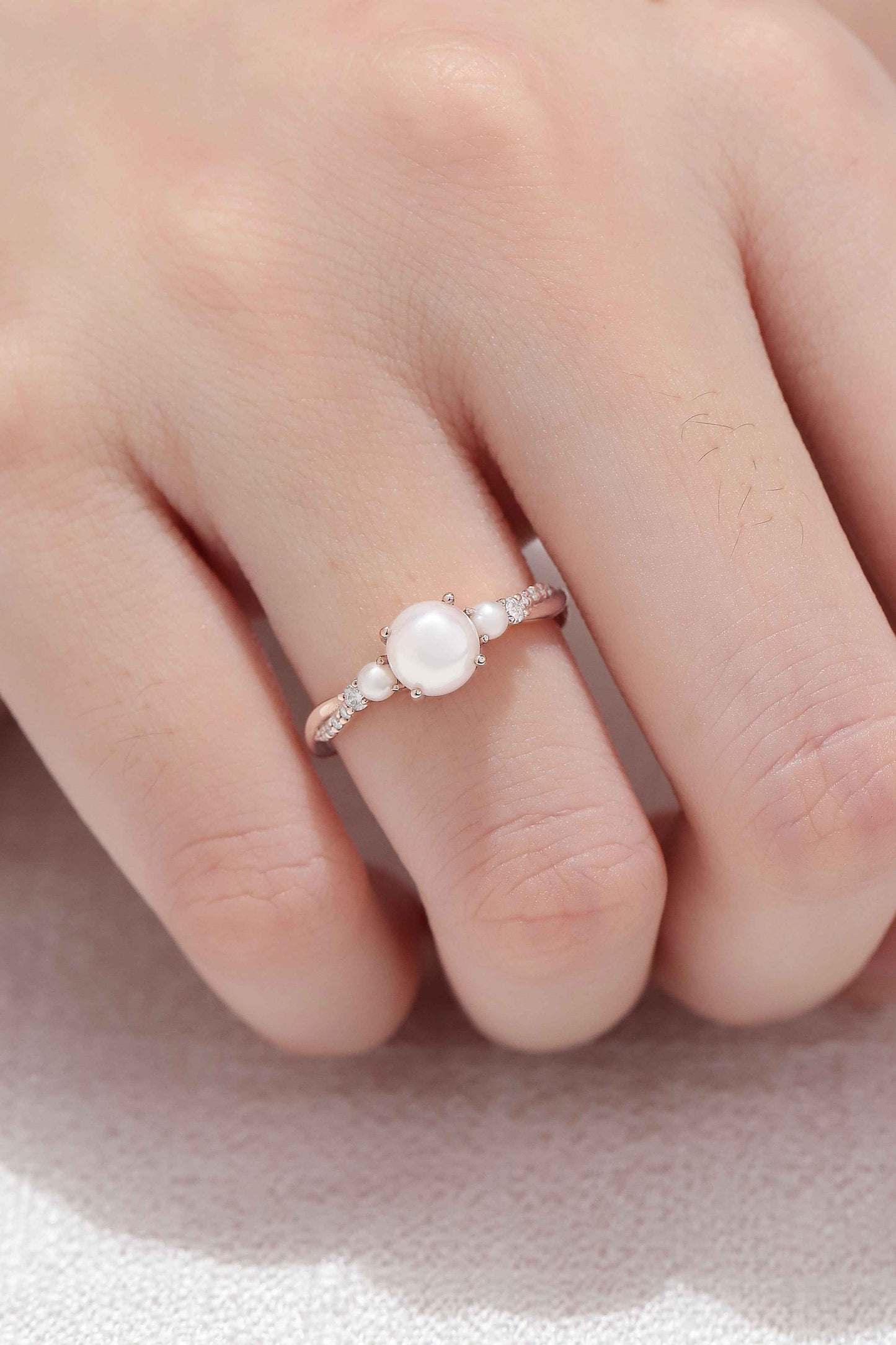 Nature Round Pearl Twisted Gemstone Ring