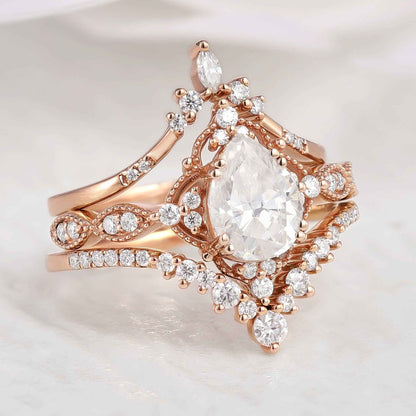 Signature Vintage Pear Cut Moissanite Engagement Ring Set 3pcs Bridal Set