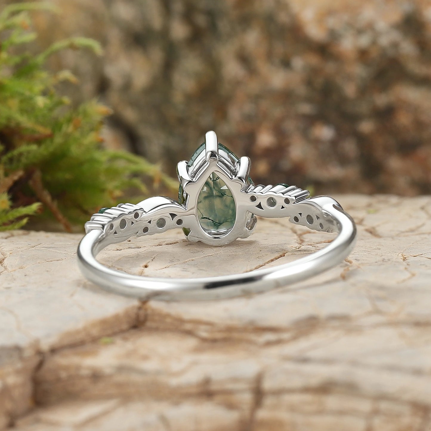 Nature Pear Shaped Moss Agate Vine Gemstone Ring