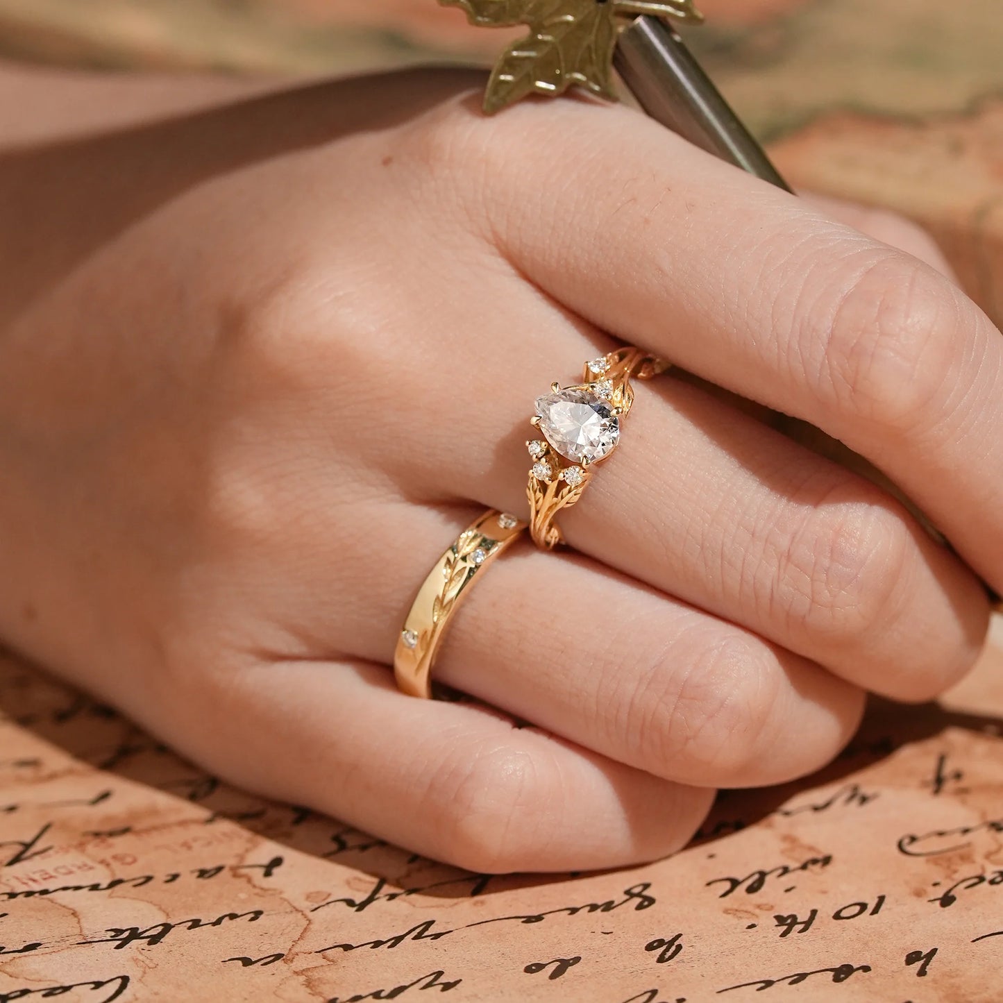 Pear Cut Moissanite Leaf Inspired Couple Ring Set - Ayla & Carlos