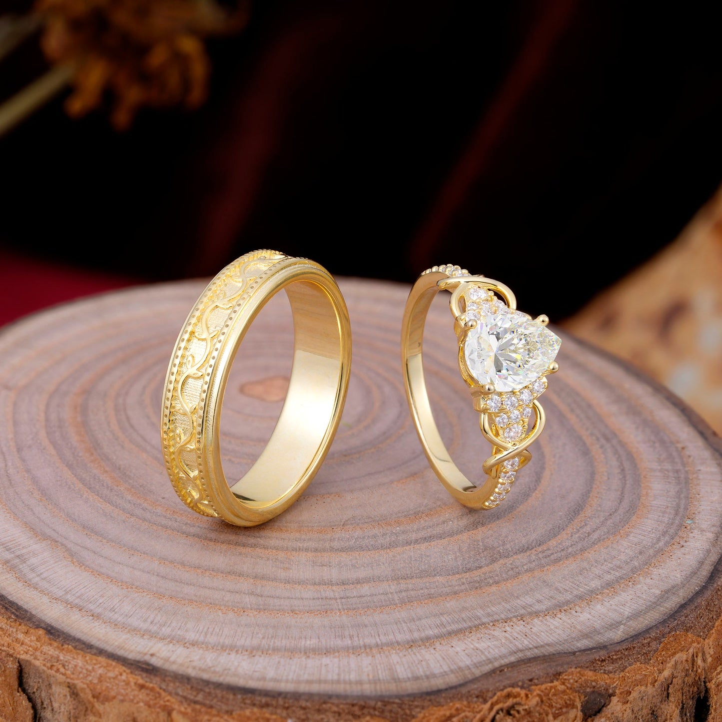 Luxurious Vintage 4-Prong Pear-Cut Moissanite Engagement Couple Rings