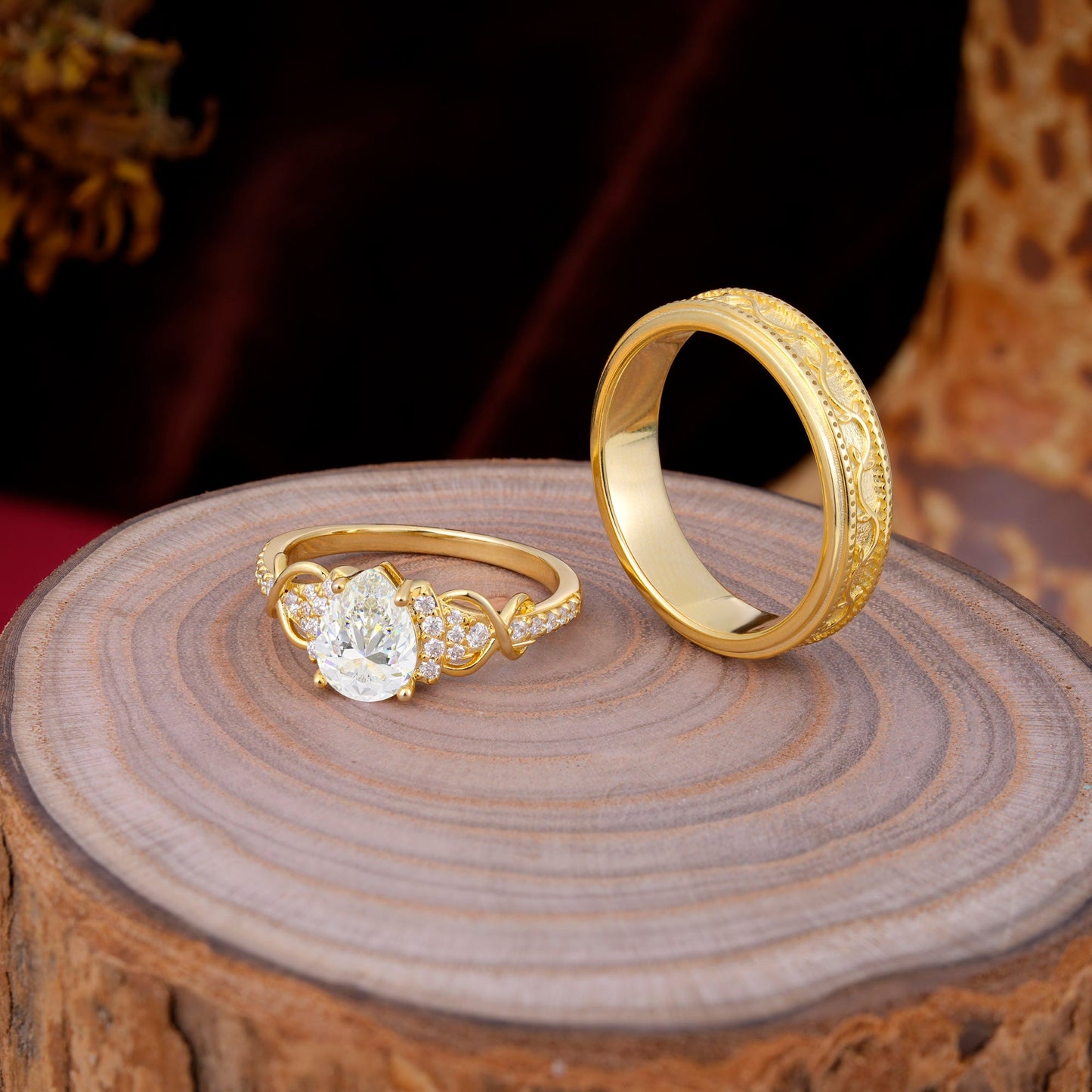 Luxurious Vintage 4-Prong Pear-Cut Moissanite Engagement Couple Rings