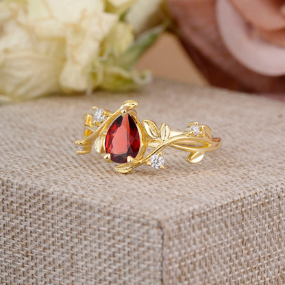Branch-Inspired 3-Prong Pear-Cut Natural Garnet Engagement Ring