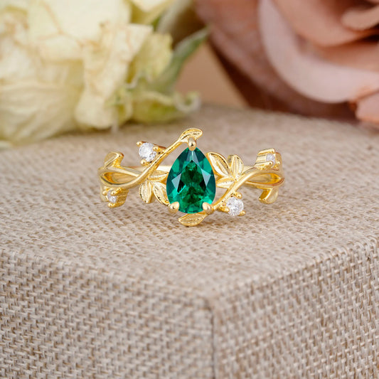 Branch-Inspired 3-Prong Pear-Cut Emerald Engagement Ring