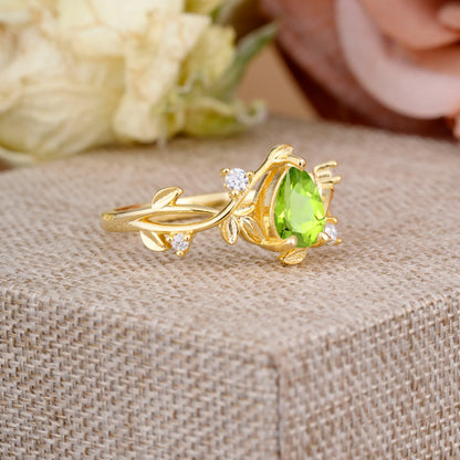 Branch-Inspired 3-Prong Pear-Cut Peridot Engagement Ring