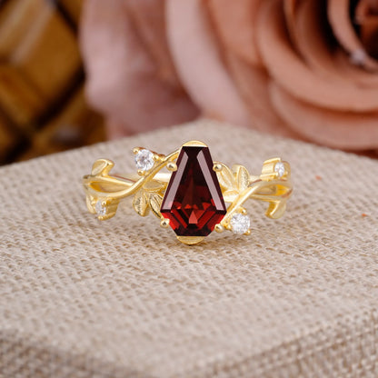 Nature Inspired 4 Prong Coffin-Cut Natural Garnet Engagement Ring