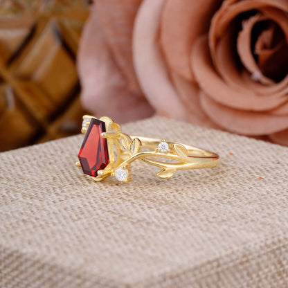 Nature Inspired 4 Prong Coffin-Cut Natural Garnet Engagement Ring