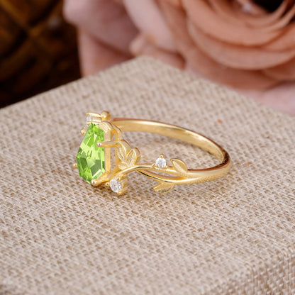 Nature Inspired 4 Prong Coffin-Cut Peridot Engagement Ring