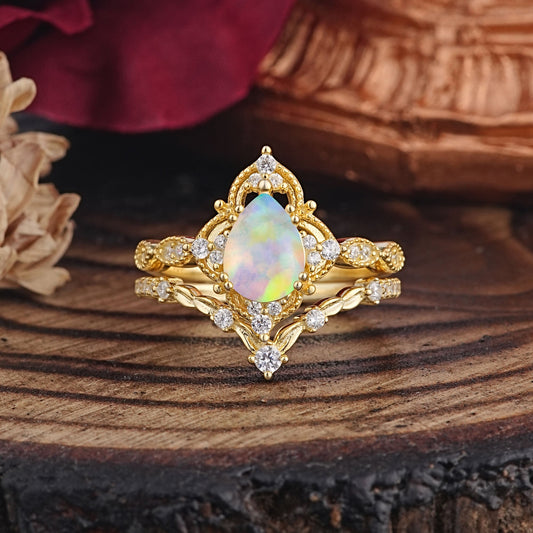 Luxury Vintage  Pear-Cut Opal Bridal Ring Set