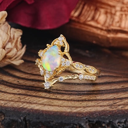 Luxury Vintage  Pear-Cut Opal Bridal Ring Set