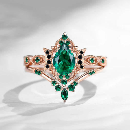 Customer-Made Elegant Pear-Cut Rose-Gold Emerald Engagement Ring Set
