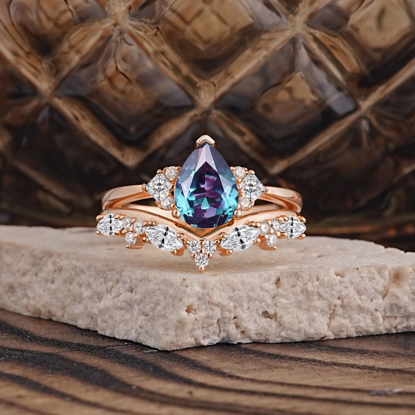 Luxury 3-Prong Pear-Cut Alexandrite Engagement Ring Set