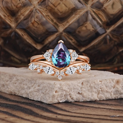 Luxury 3-Prong Pear-Cut Alexandrite Engagement Ring Set