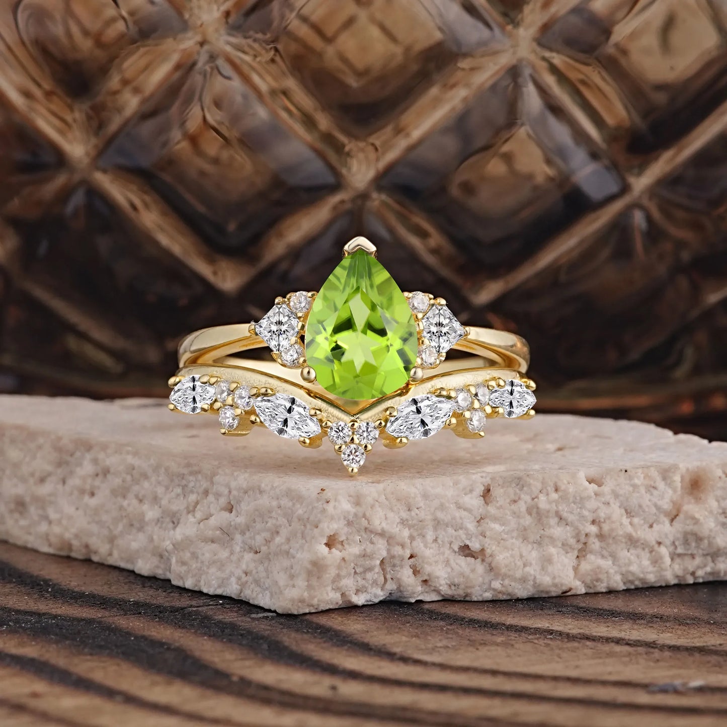 Luxury 3-Prong Pear-Cut Peridot Engagement Ring Set
