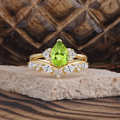 Luxury 3-Prong Pear-Cut Peridot Engagement Ring Set