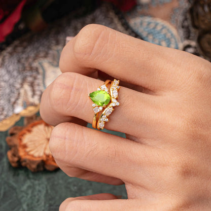 Luxury 3-Prong Pear-Cut Peridot Engagement Ring Set