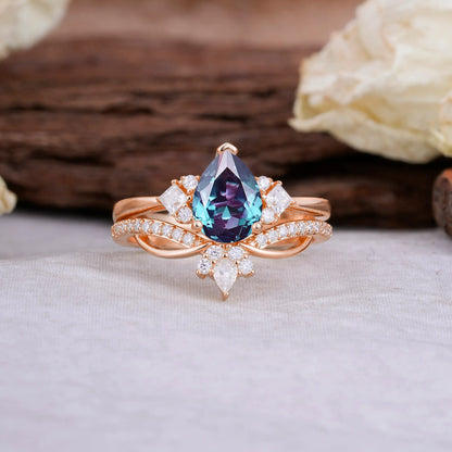 Fashion-Forward Luxury Pear-Cut Alexandrite Engagement Ring Set