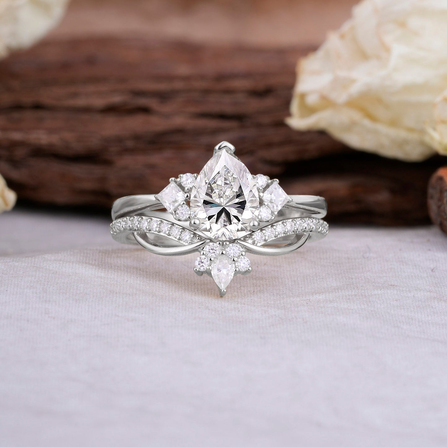 Fashion-Forward Luxury Pear-Cut Lab Diamond Bridal Ring Set