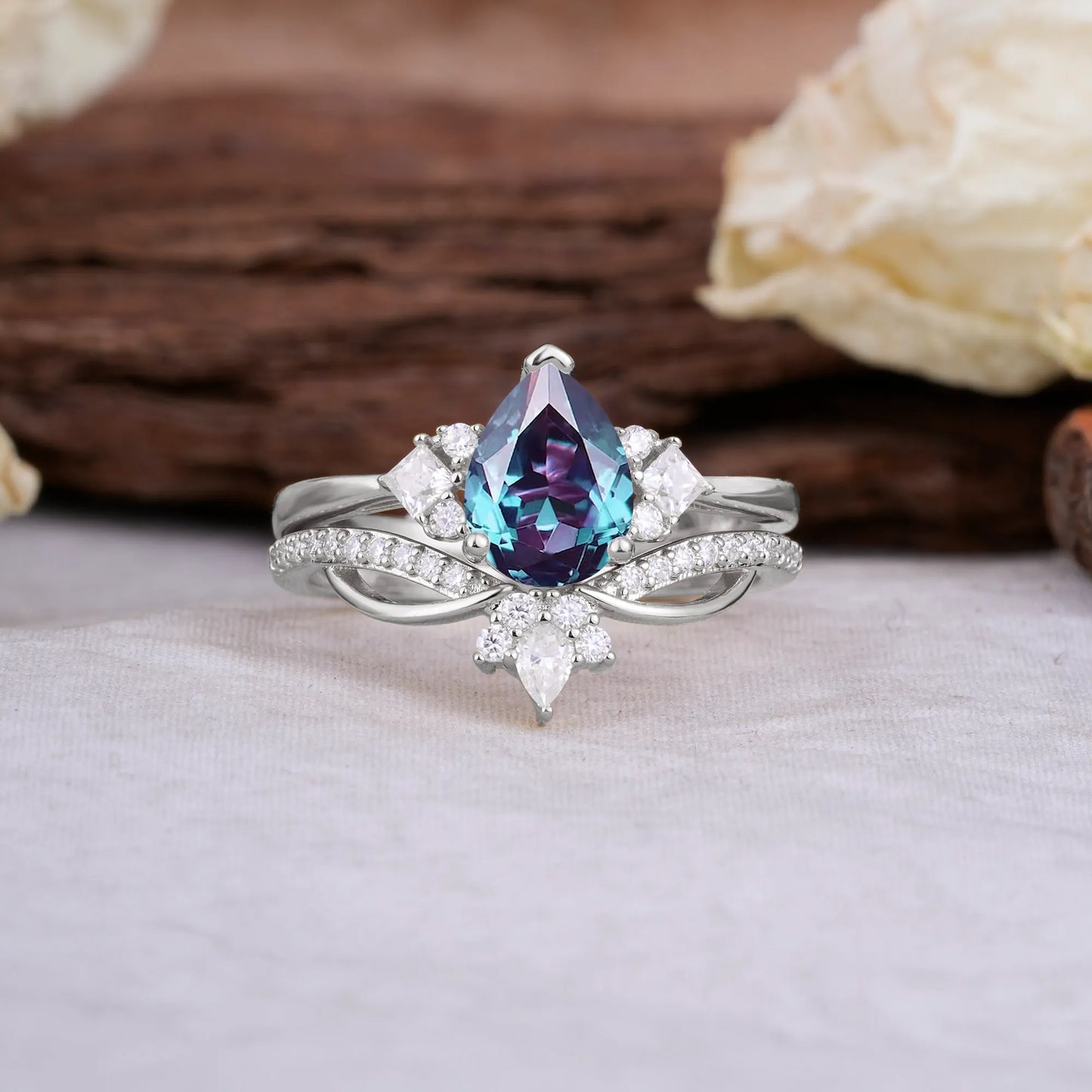 Fashion-Forward Luxury Pear-Cut Alexandrite Engagement Ring Set