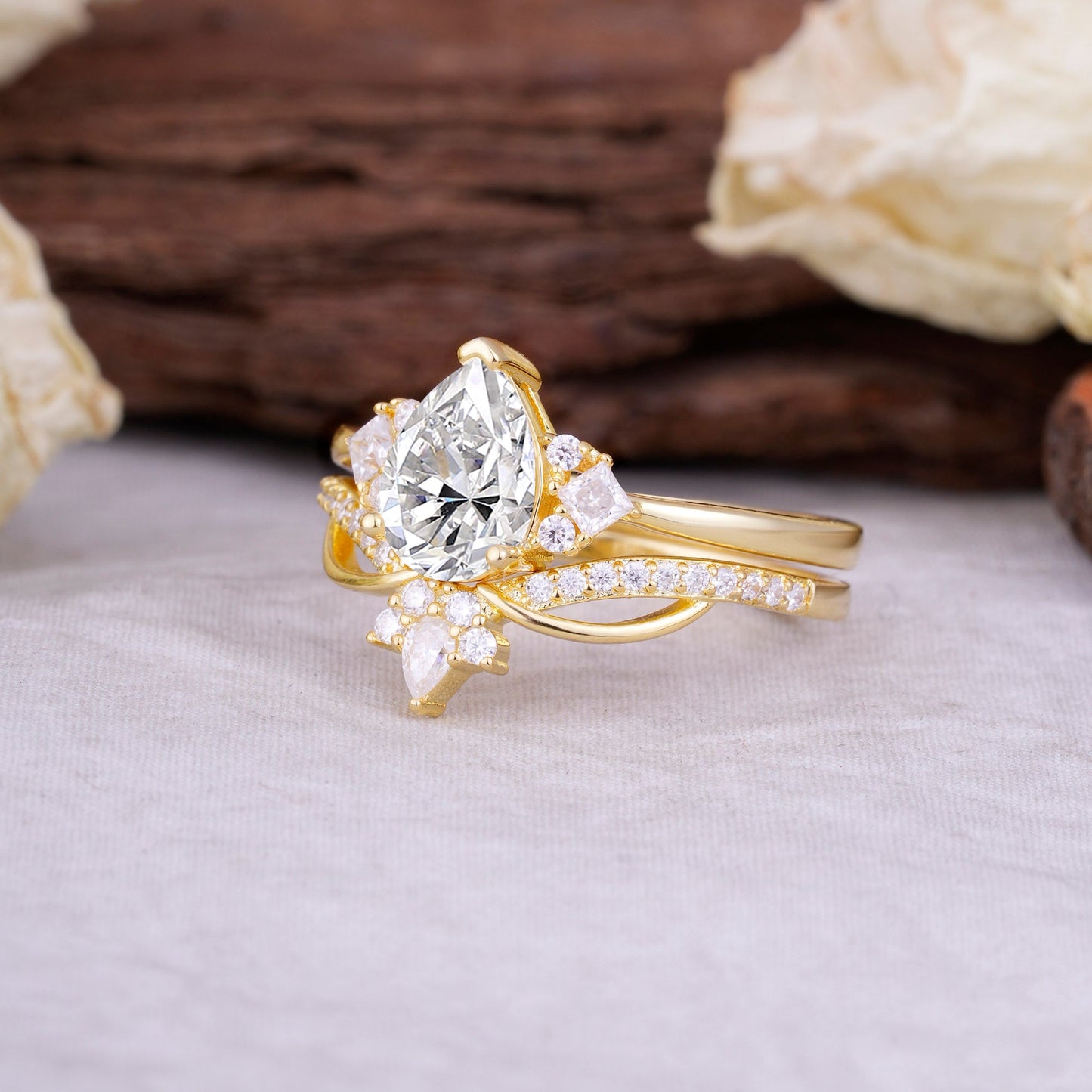 Fashion-Forward Luxury Pear-Cut Lab Diamond Bridal Ring Set
