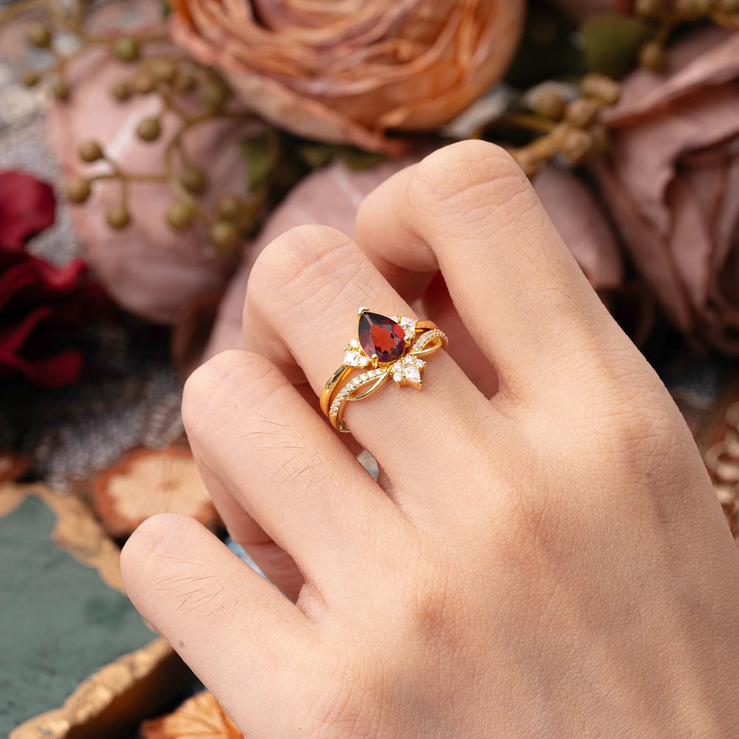 Fashion-Forward 3 Prong Luxury Pear-Cut Natural Garnet Engagement Ring Set