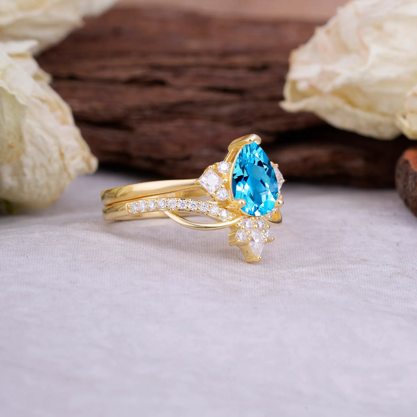 Fashion-Forward Luxury Pear-Cut Aquamarine Engagement Ring Set