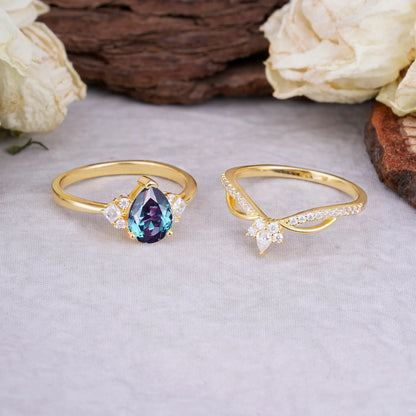 Fashion-Forward Luxury Pear-Cut Alexandrite Engagement Ring Set