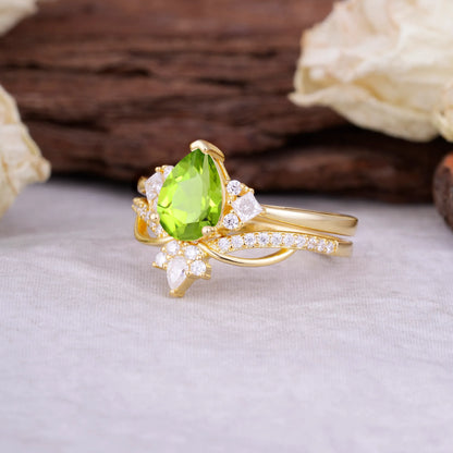 Fashion-Forward Luxury Pear-Cut Peridot Engagement Ring Set
