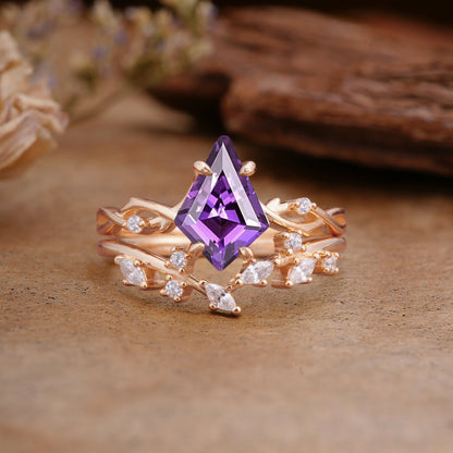 Fashion 4-Prong Kite-Cut Amethyst Bridal Ring Set