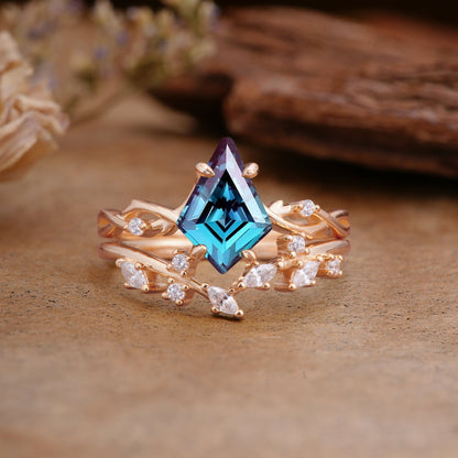 Fashion 4-Prong Kite-Cut Alexandrite Bridal Ring Set