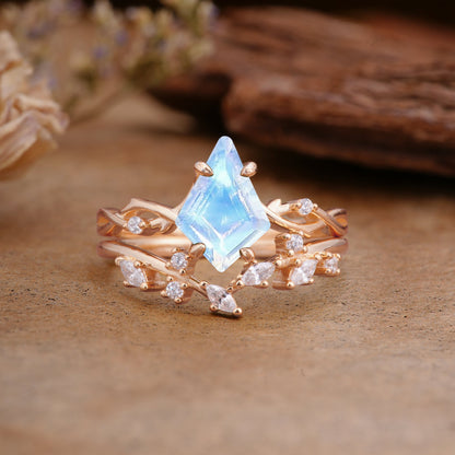 Fashion 4-Prong Kite-Cut Moonstone Bridal Ring Set