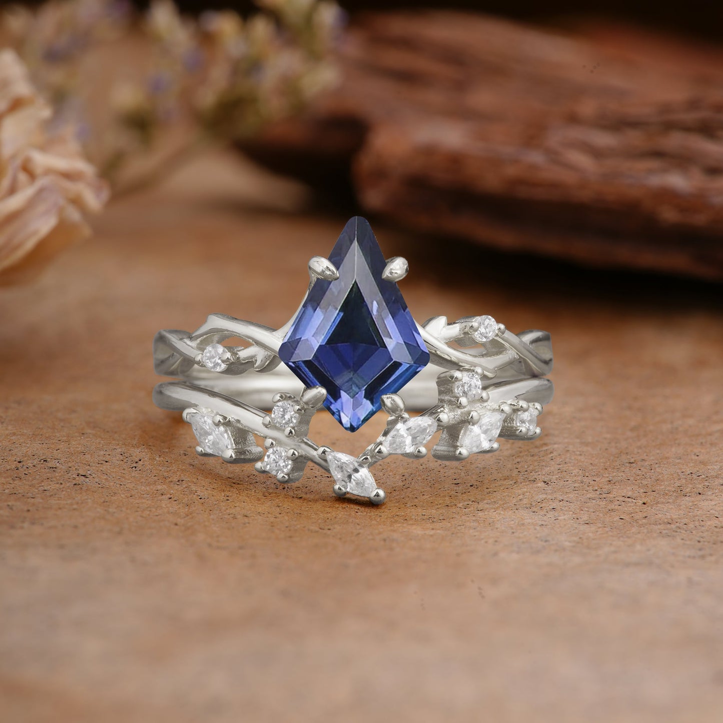 Fashion 4-Prong Kite-Cut Tanzanite Bridal Ring Set