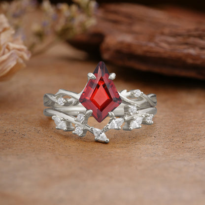 Fashion 4-Prong Kite-Cut Garnet Bridal Ring Set
