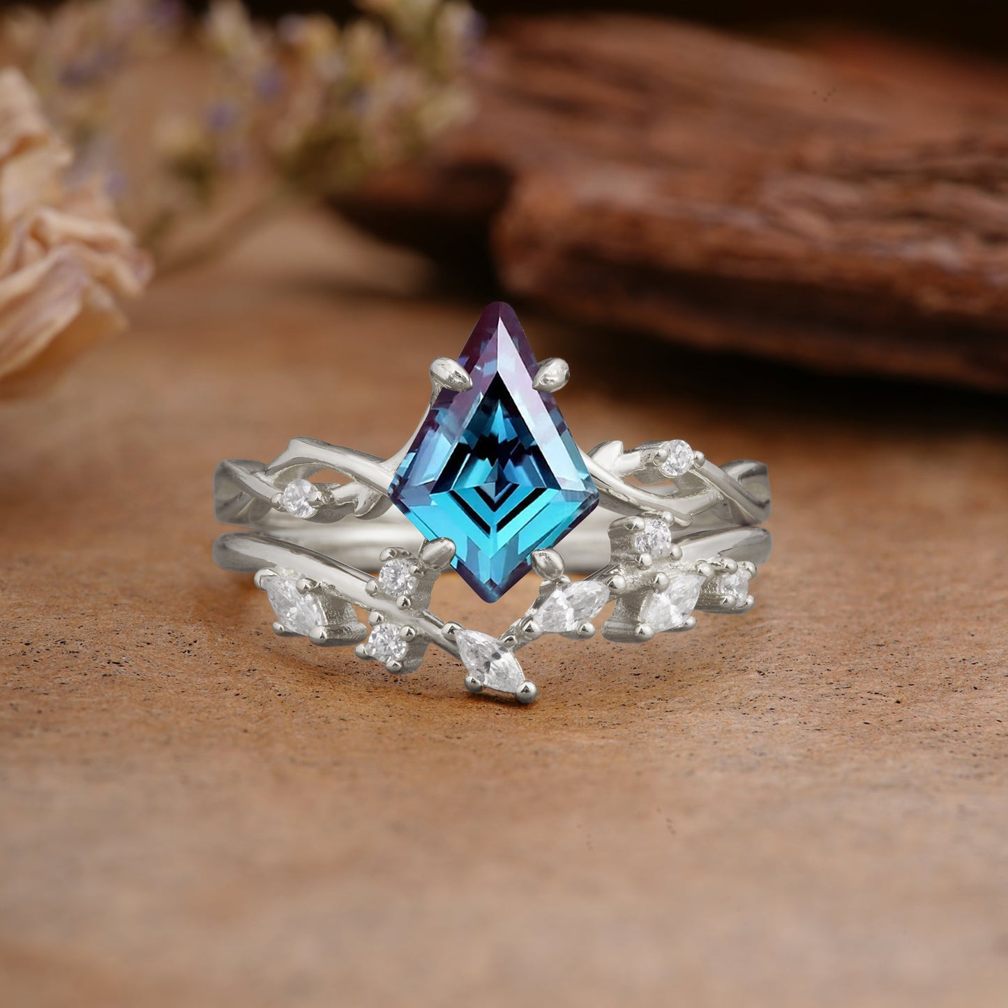 Fashion 4-Prong Kite-Cut Alexandrite Bridal Ring Set