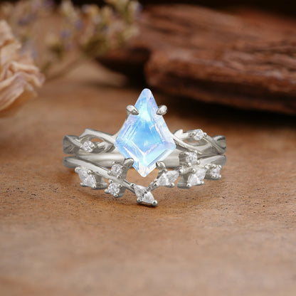 Fashion 4-Prong Kite-Cut Moonstone Bridal Ring Set