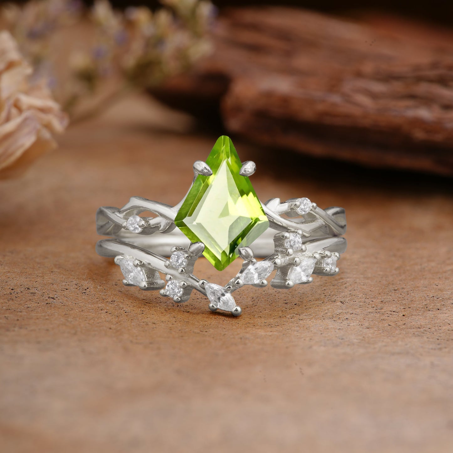 Fashion 4-Prong Kite-Cut Peridot Bridal Ring Set