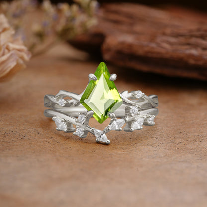 Fashion 4-Prong Kite-Cut Peridot Bridal Ring Set