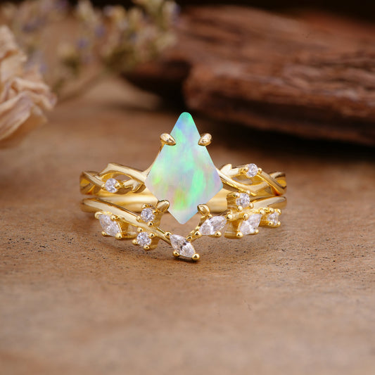 Fashion 4-Prong Kite-Cut Fire Opal Bridal Ring Set