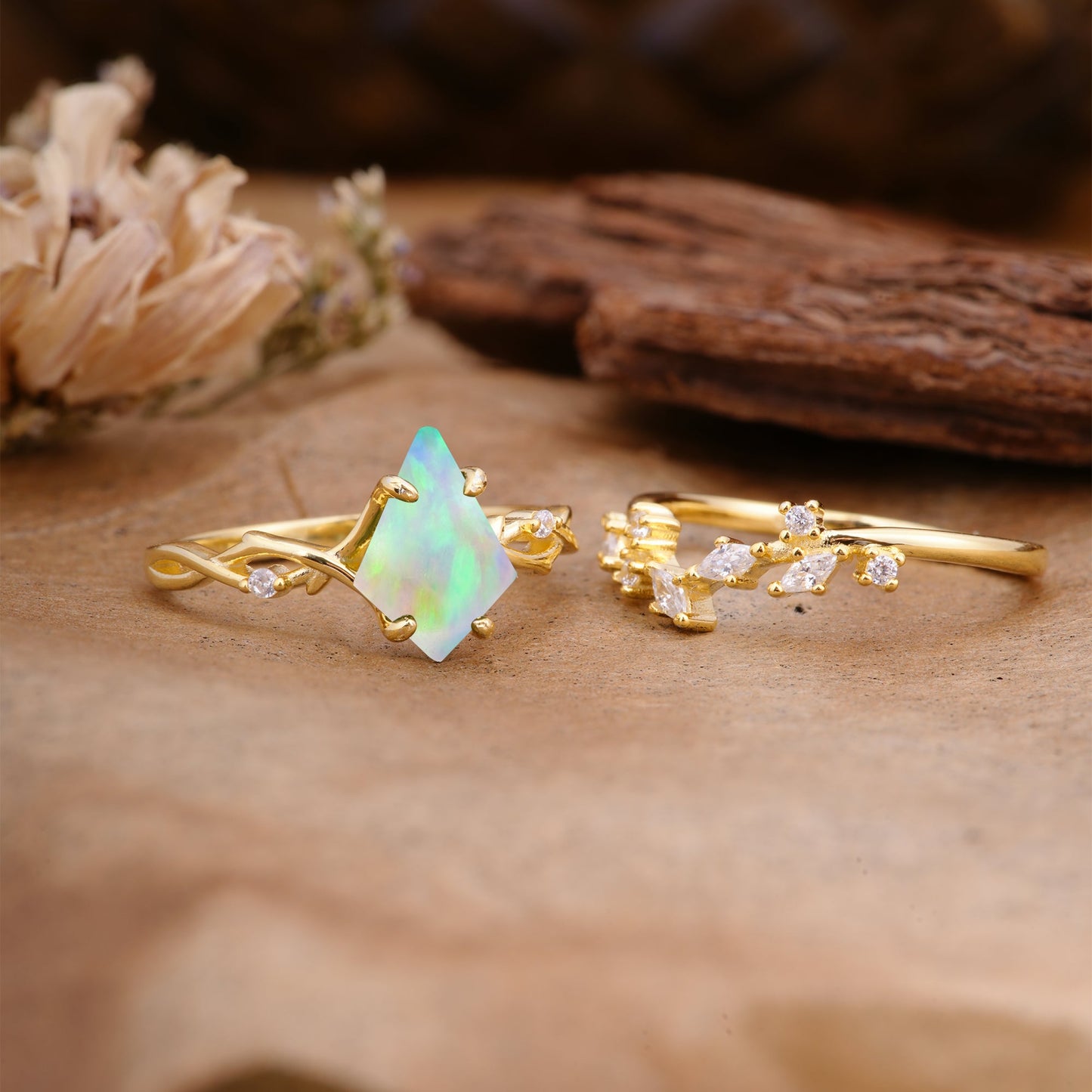 Fashion 4-Prong Kite-Cut Fire Opal Bridal Ring Set