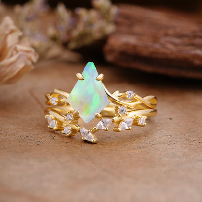 Fashion 4-Prong Kite-Cut Fire Opal Bridal Ring Set