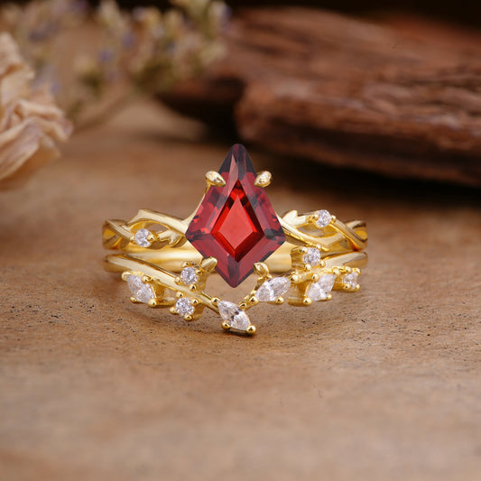 Fashion 4-Prong Kite-Cut Garnet Bridal Ring Set