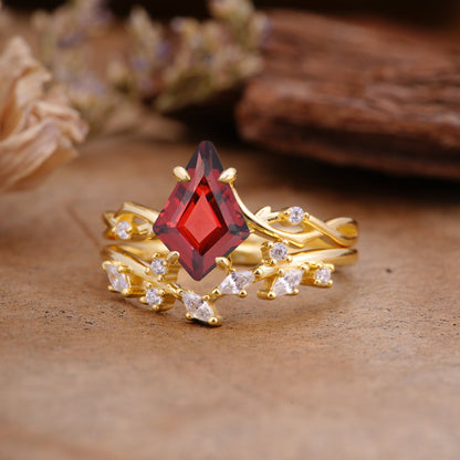 Fashion 4-Prong Kite-Cut Garnet Bridal Ring Set
