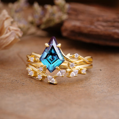 Fashion 4-Prong Kite-Cut Alexandrite Bridal Ring Set