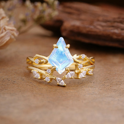 Fashion 4-Prong Kite-Cut Moonstone Bridal Ring Set